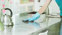 Elimina por completo las manchas de la mesada de la cocina en 10 minutos