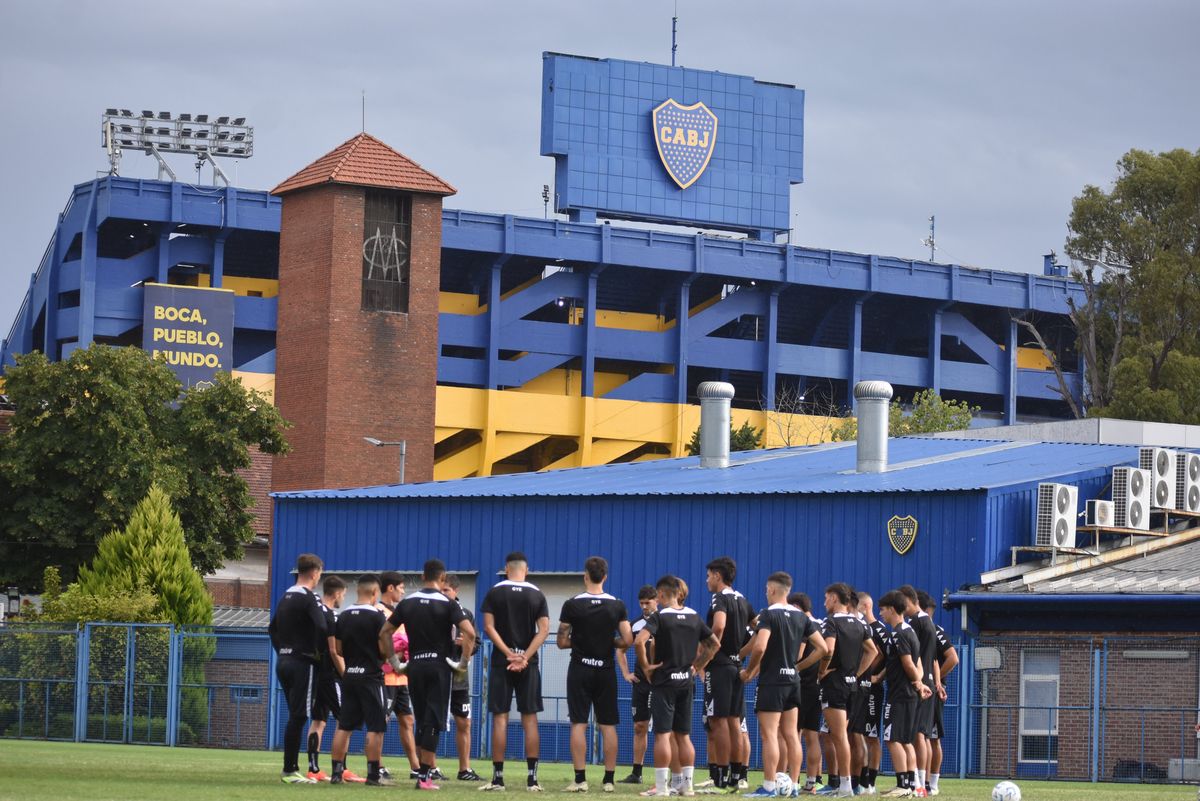 El plantel de Gimnasia y Esgrima se entrenó en Boca antes de visitar a Talleres de Remedios de Escalada. El plantel de Gimnasia y Esgrima se entrenó en Boca antes de visitar a Talleres de Remedios de Escalada.