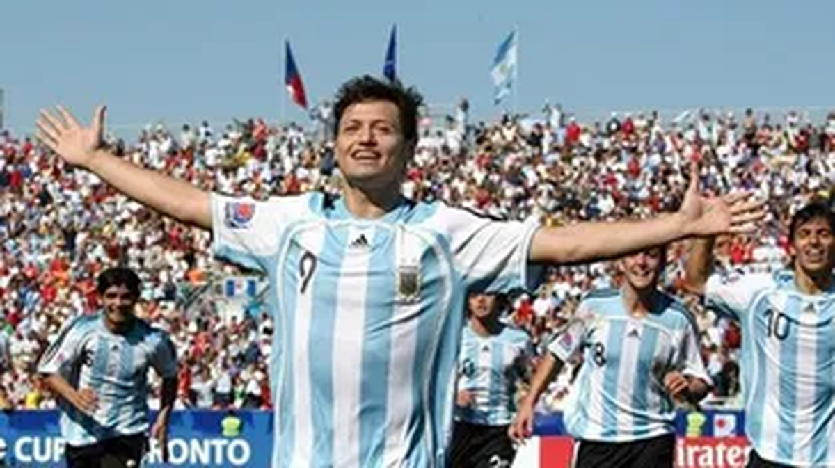 Zárate fue campeón del Mundial Sub 20 con la Selección argentina. Zárate fue campeón del Mundial Sub 20 con la Selección argentina.