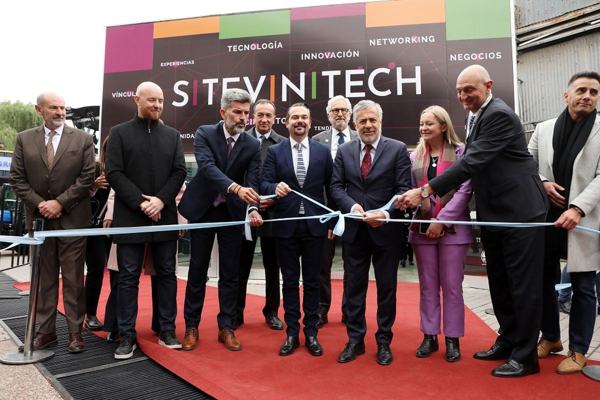 La feria fue inaugurada por el propio gobernador de Mendoza, Alfredo Cornejo, entre otras autoridades del sector público y privado. La feria fue inaugurada por el propio gobernador de Mendoza, Alfredo Cornejo, entre otras autoridades del sector público y privado.