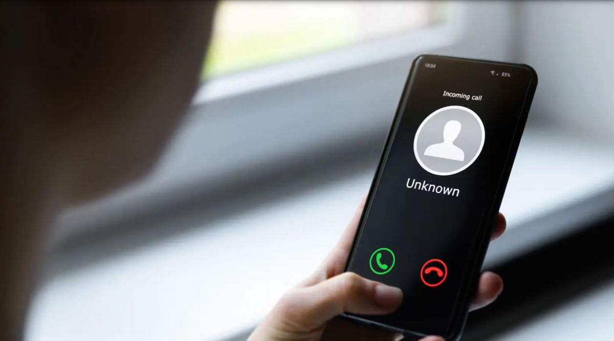 Alerta por la nueva estafa para vaciarte la cuenta bancaria: te llaman, no responden y cuelgan