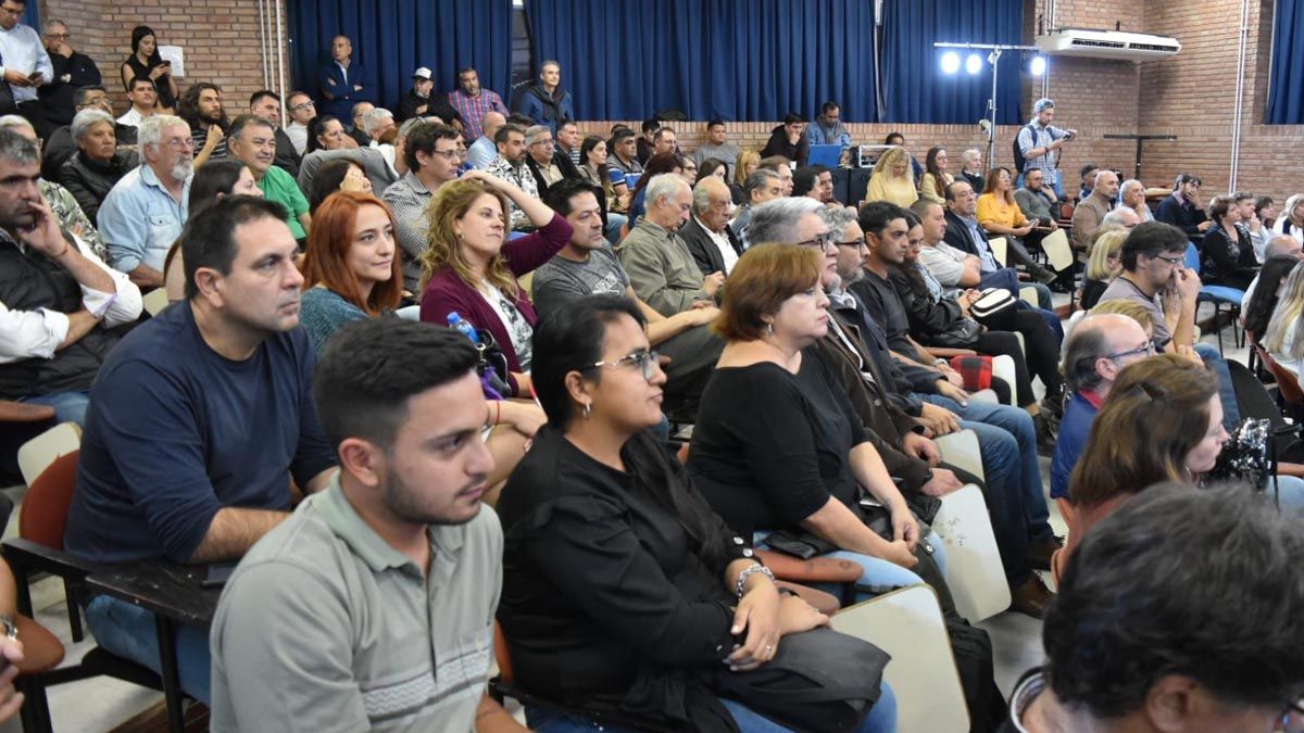 Importante fue la concurrencia de quienes fueron a escuchar a Carmona y Paponet.