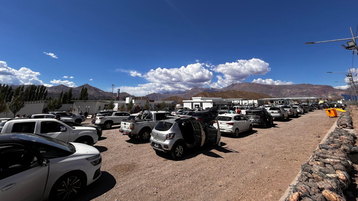 Como casi todos los veranos, vuelven a vivirse esperas en el paso a Chile. Imagen ilustrativa. Como casi todos los veranos, vuelven a vivirse esperas en el paso a Chile. Imagen ilustrativa.