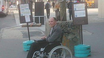 El chofer de un micro bajó a todos los pasajeros por no ayudar a un discapacitado