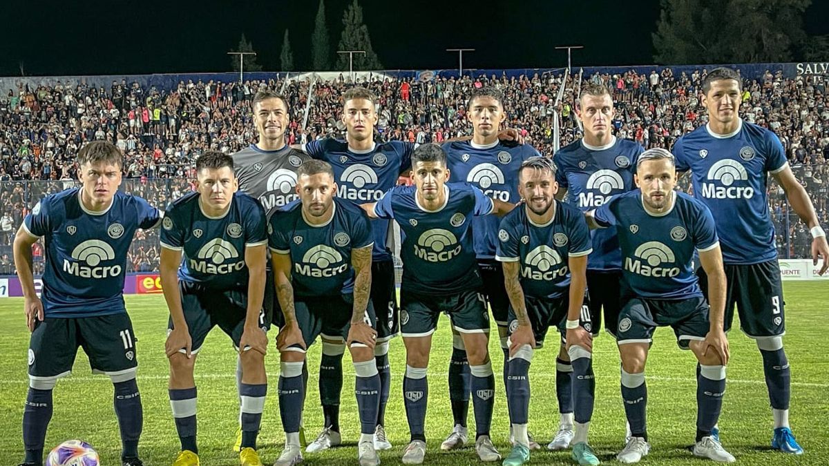 Independiente Rivadavia se prepara para enfrentar a Deportivo Riestra el próximo domingo.