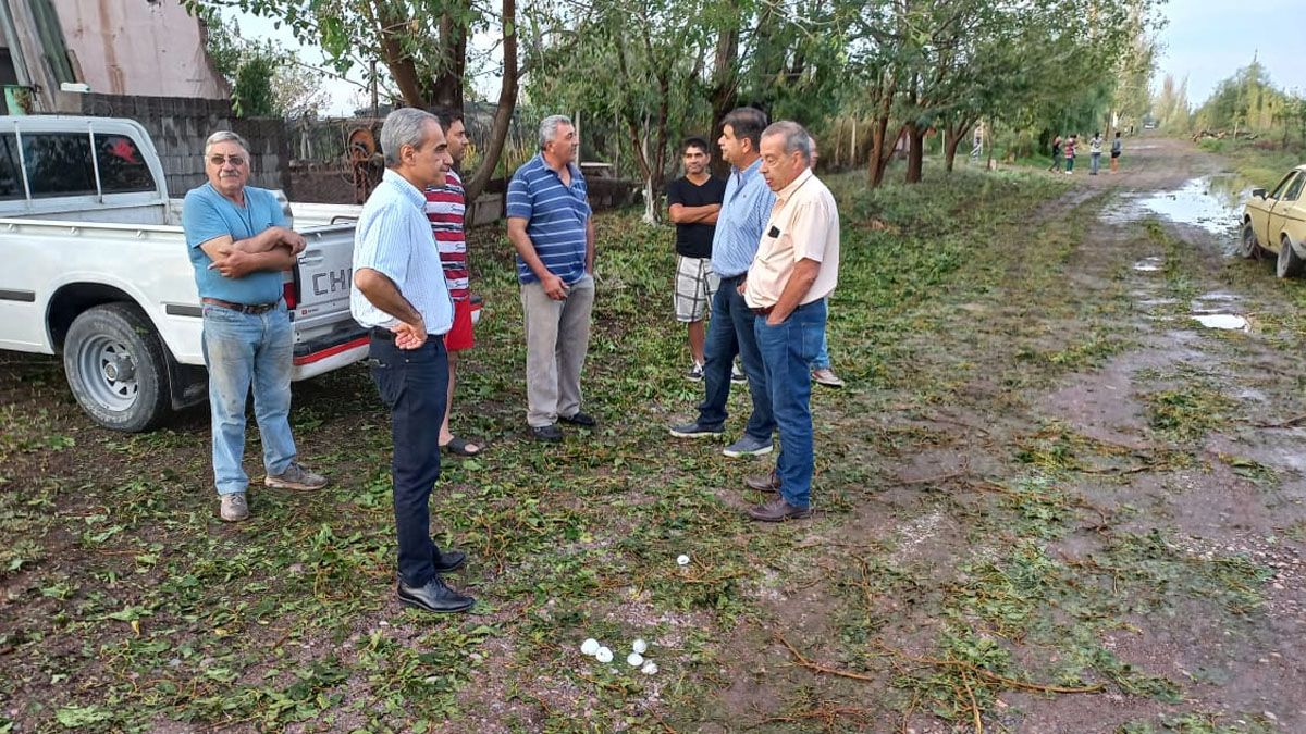 El intendente de Jun&iacute;n, H&eacute;ctor Ruiz, y el vicegobernador, Mario Abed, recorrieron las zonas afectadas en la comuna.