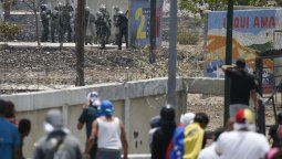 Guaidó llamó a paro general y el chavismo celebró que la insurrección no prosperó