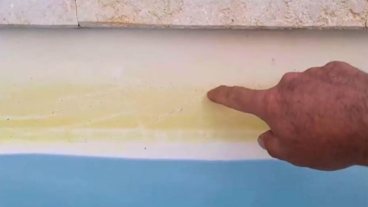 Cómo limpiar la capa de grasa que se forma en la pileta por el protector solar