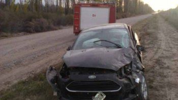 Un hombre atropelló y arrastró sobre el capot a su pareja e intentó embestir a policías