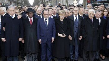 La foto que desnudó que los jefes de Estado no estuvieron en la marcha y solo posaron ante las cámaras