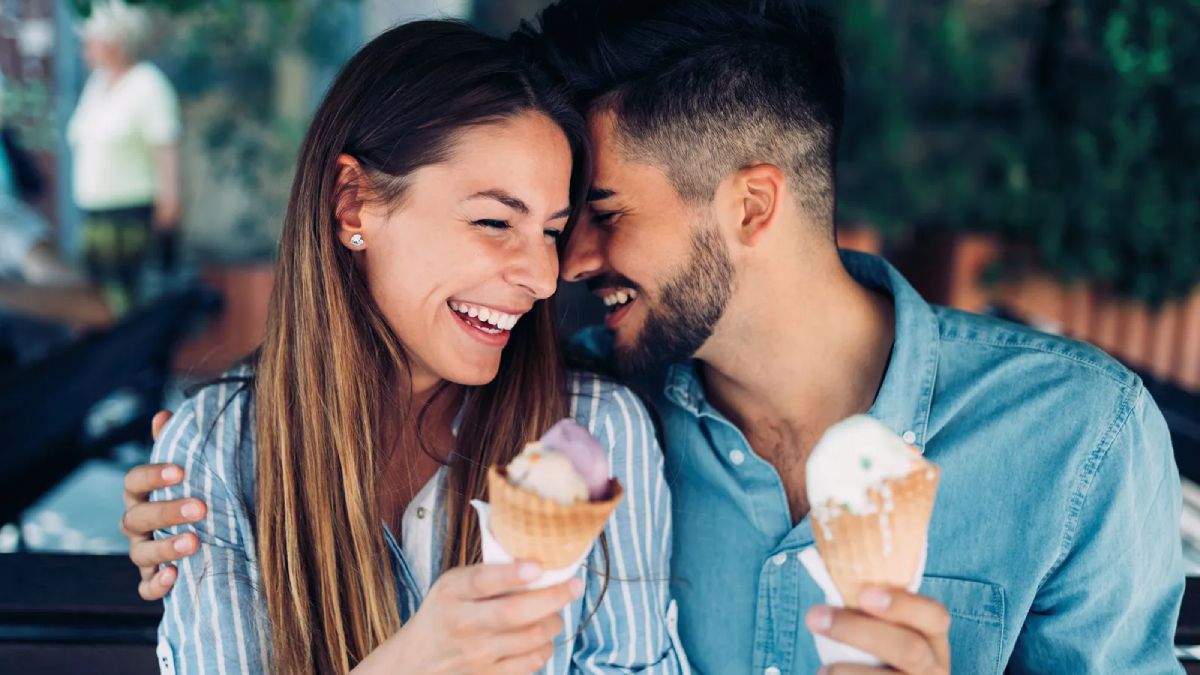 Las 7 señales que indican que sí le gustás, según la psicología. Las 7 señales que indican que sí le gustás, según la psicología.