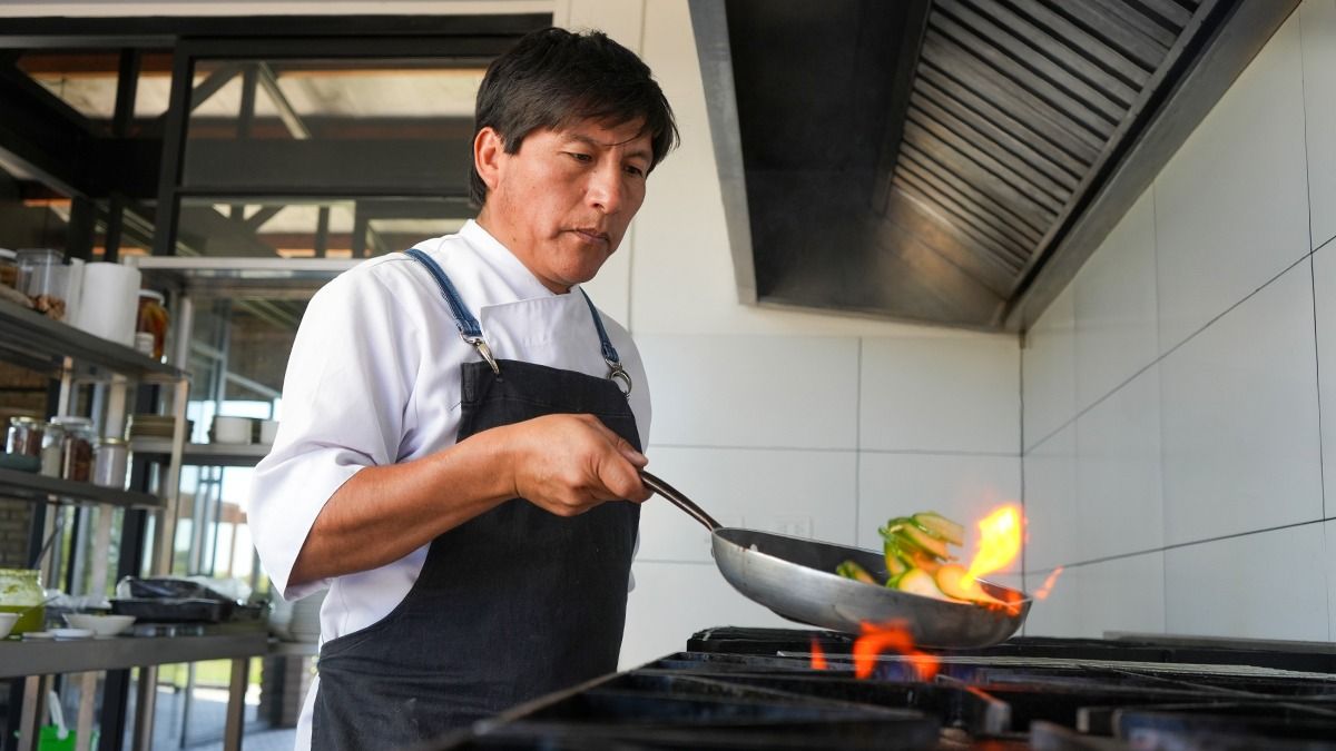 Desde el 2007 el chef Alfredo Morales se radicó en Cuyo, adonde ofrece su particular forma de cocinar. Desde el 2007 el chef Alfredo Morales se radicó en Cuyo, adonde ofrece su particular forma de cocinar.