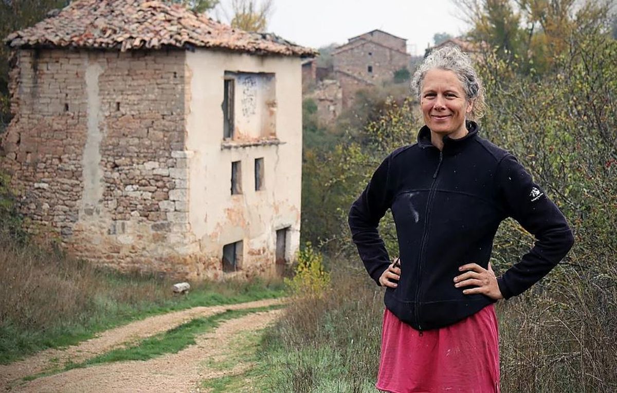 Maaike Geurts, la neerlandesa que ha comprado Bárcena de Bureba, un pueblo abandonado de Burgos. Foto: Aythami Pérez Miguel