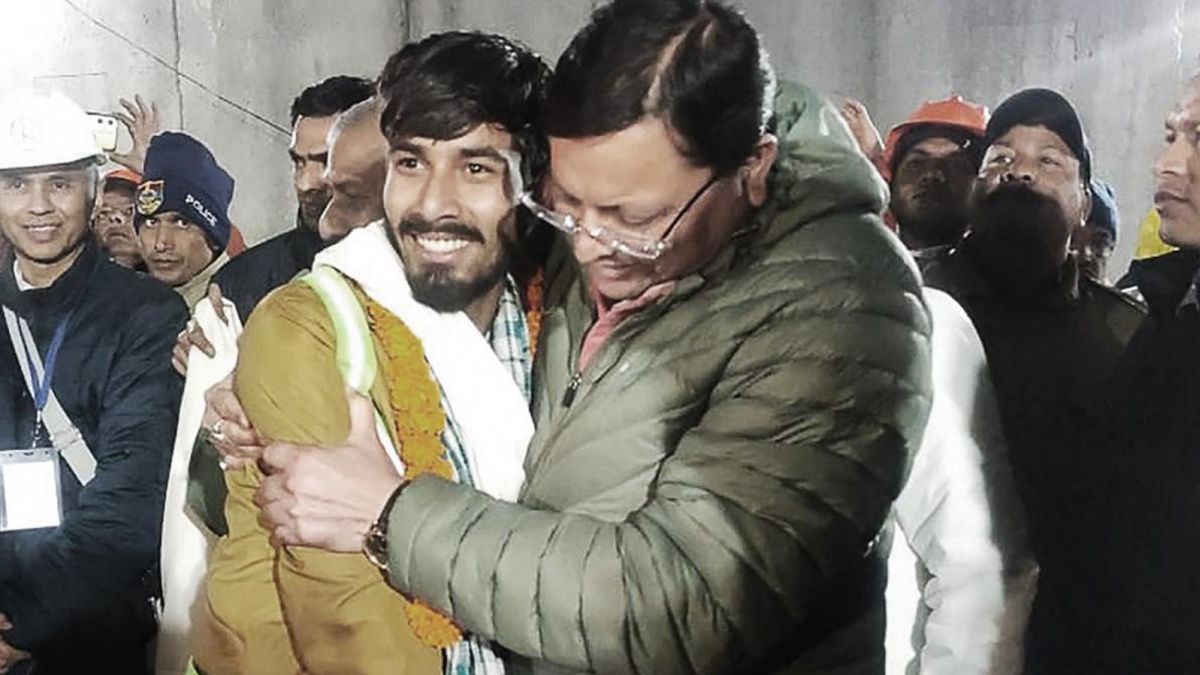 Los 41 obreros atrapados en un túnel en construcción, en India, fueron rescatados tras un difícil operativo Los 41 obreros atrapados en un túnel en construcción, en India, fueron rescatados tras un difícil operativo