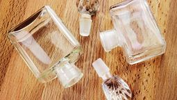 Si tus perfumes se terminaron, aprendé a reciclarlos y convertirlos en hermosos objetos de decoración