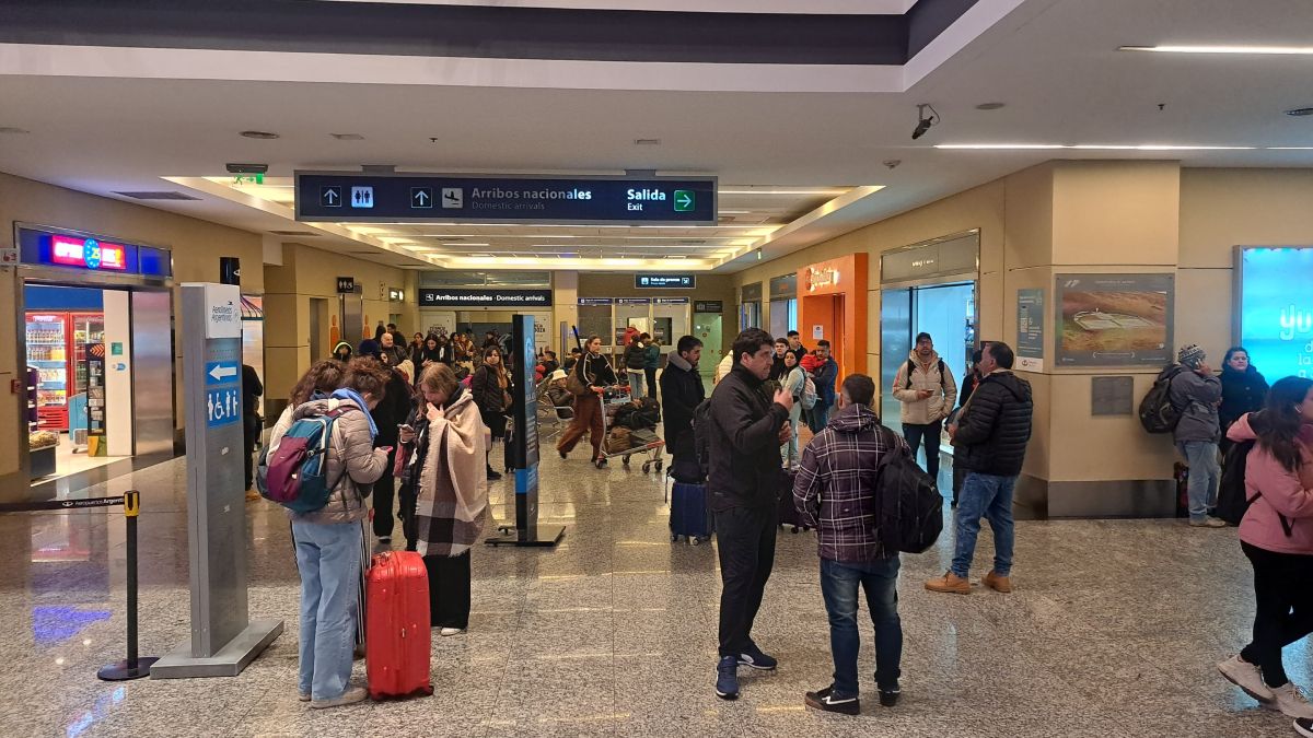 Los vuelos operan con pocas demoras en el aeropuerto de Mendoza. Expectativa por el paro de ATE.