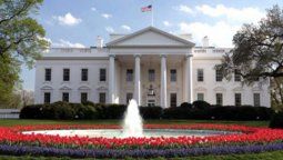 La Casa Blanca emitió su primer tuit en español en la era Trump