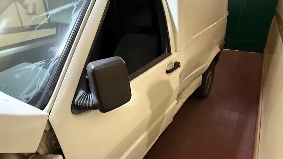 El utilitario en subasta incluido en la Fábrica Gonzalo. El utilitario en subasta incluido en la Fábrica Gonzalo.