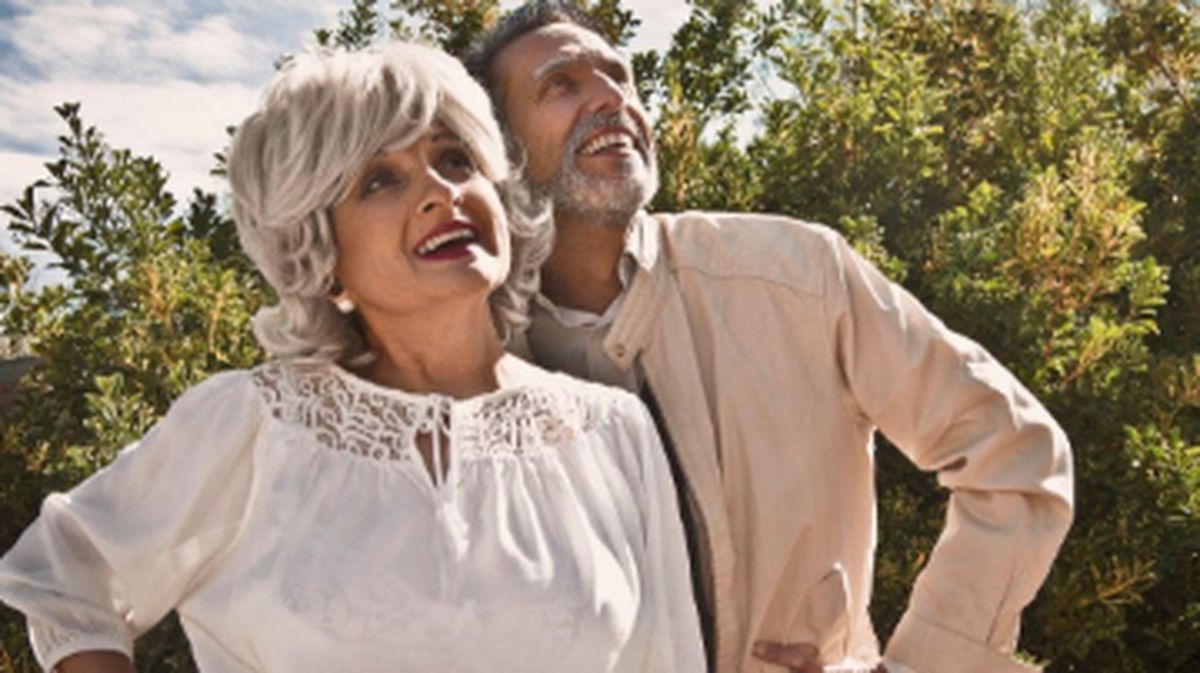Graciela Lopresti y Daniel Encinas estrenan Negociemos en el Teatro Quintanilla.