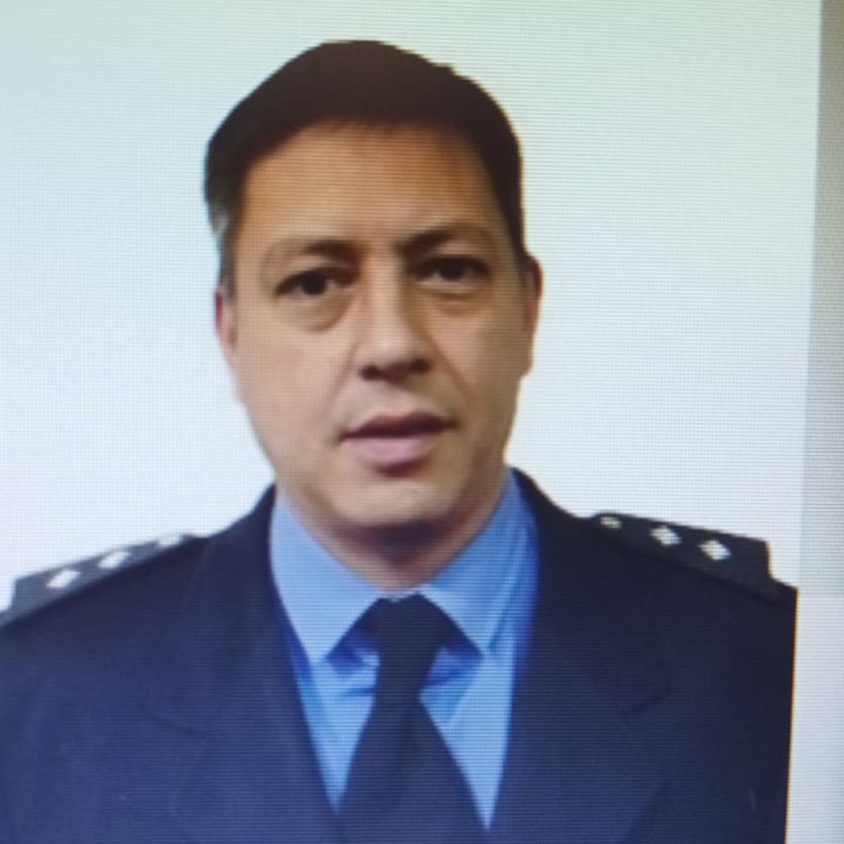 Este es el oficial de la Policía de Mendoza Jorge Diego Finnemore, prófugo de la Justicia.