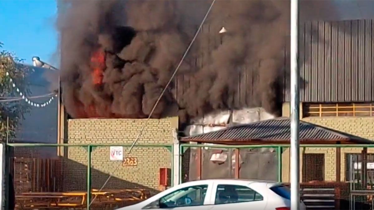 El boliche Suburbia se incendió este domingo a la mañana y no hubo heridos.