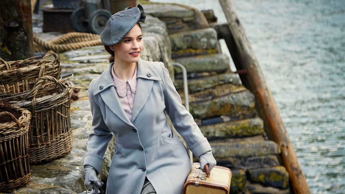 La actriz Lily James interpreta a Lily James una escritora londinense en la película de Netflix. La actriz Lily James interpreta a Lily James una escritora londinense en la película de Netflix.