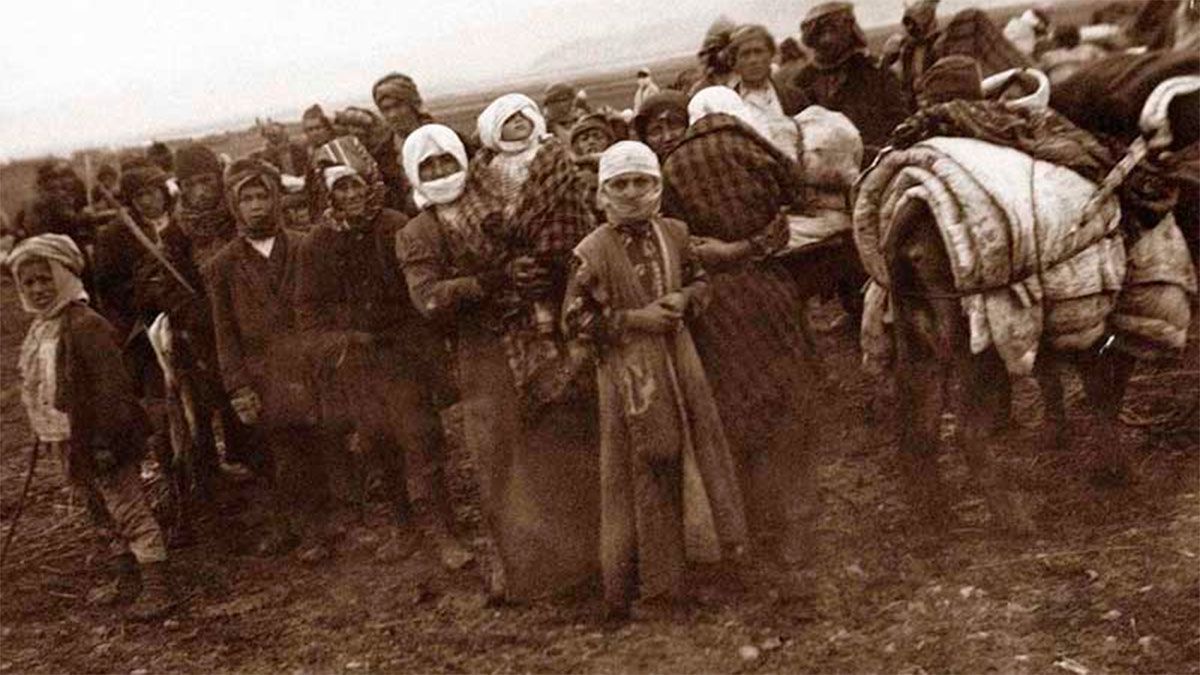 La utilización de marchas forzadas con deportaciones en condiciones extremas, que llevaba a la muerte a muchos de los deportados.