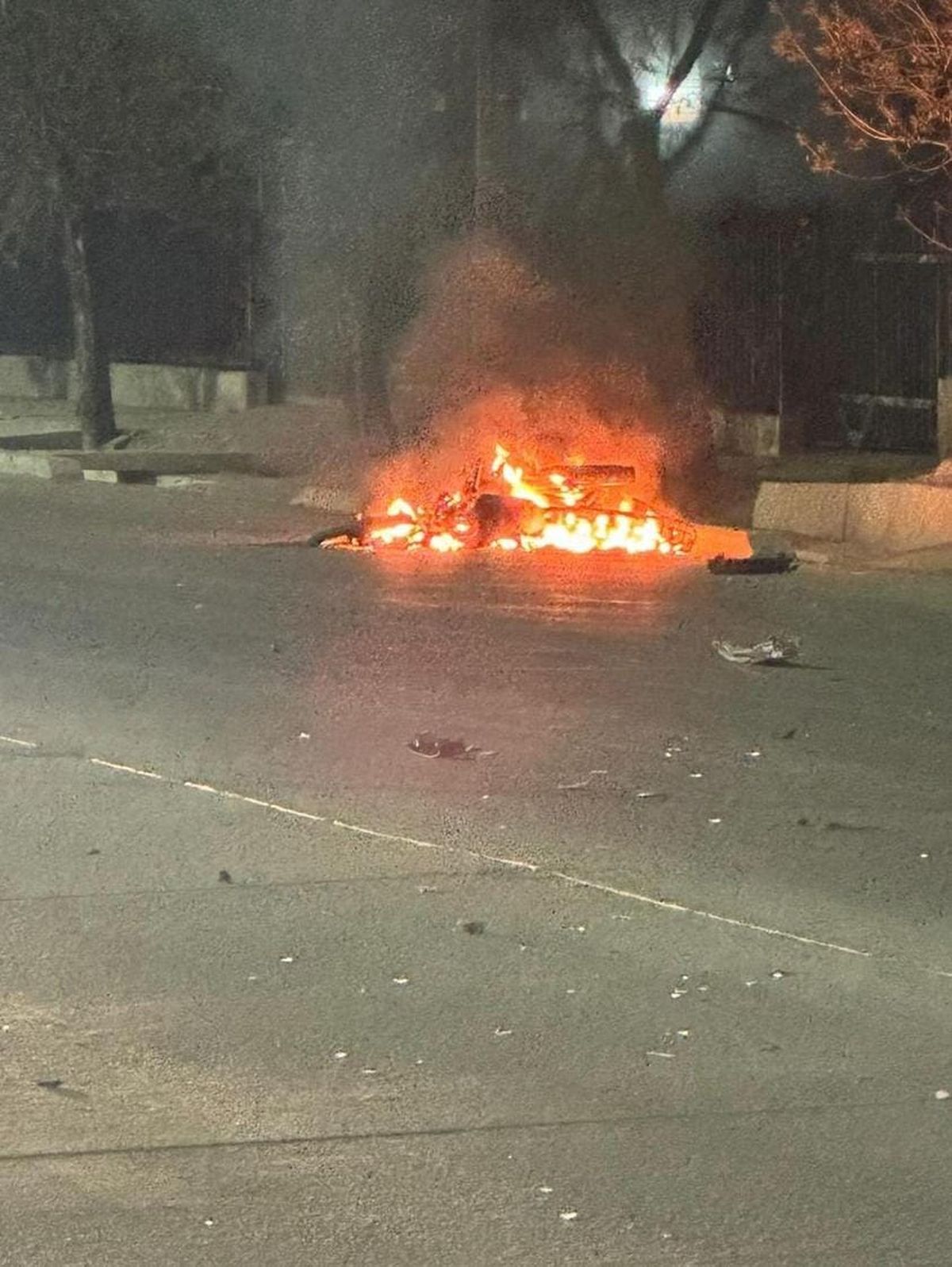 Imágenes del incendio que se generó luego de la colisión. Imágenes del incendio que se generó luego de la colisión.