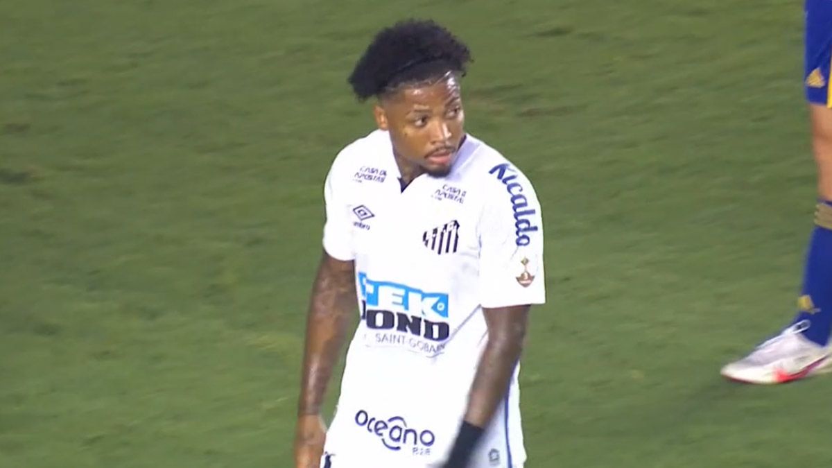 El palo le dio un gran susto a Boca, a los 27 segundos