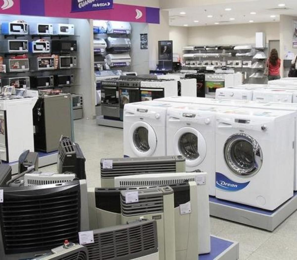 El gobierno bajó los costos de imporatción de heladeras y lavarropas. (Foto archivo)