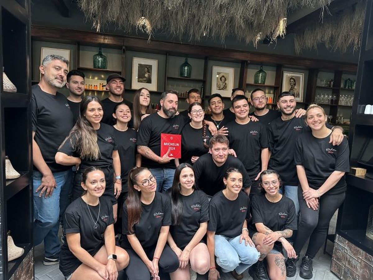 El equipo de Azafrán con el chef Sebastián Weigandt