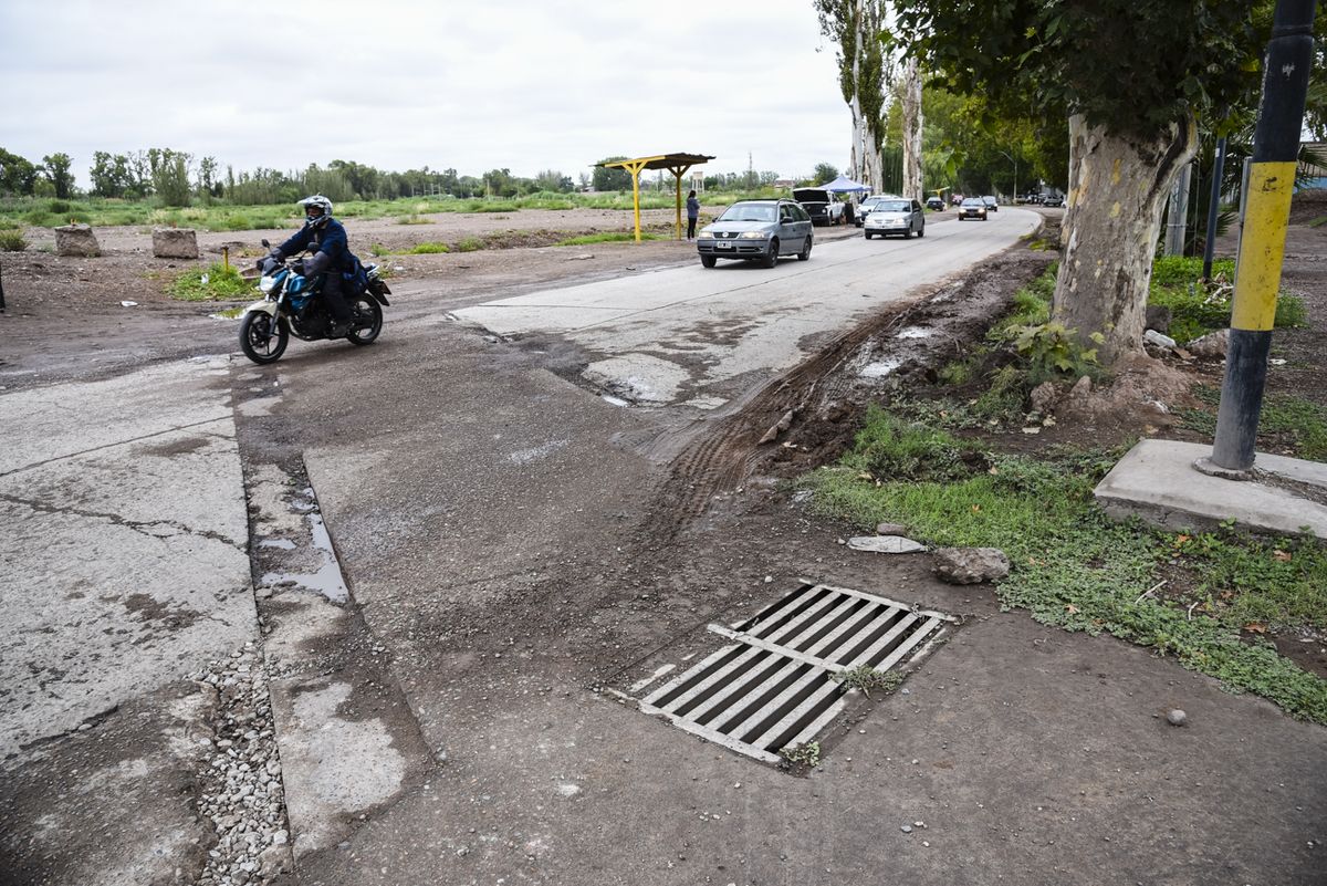 Es evidente el deterioro de la calle Mathus Hoyos, entre Mitre y la Rotonda del Avión.
