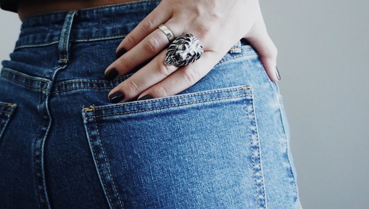 ¿Se encogieron tus jeans? Estos son los 2 trucos que te ayudan a estirarlo desde casa y en pocos pasos