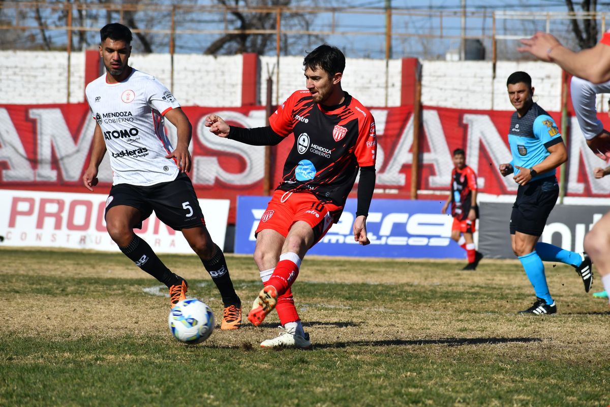 Atlético San Martín y Huracán las Heras igualaron 1 a 1 en el Este.