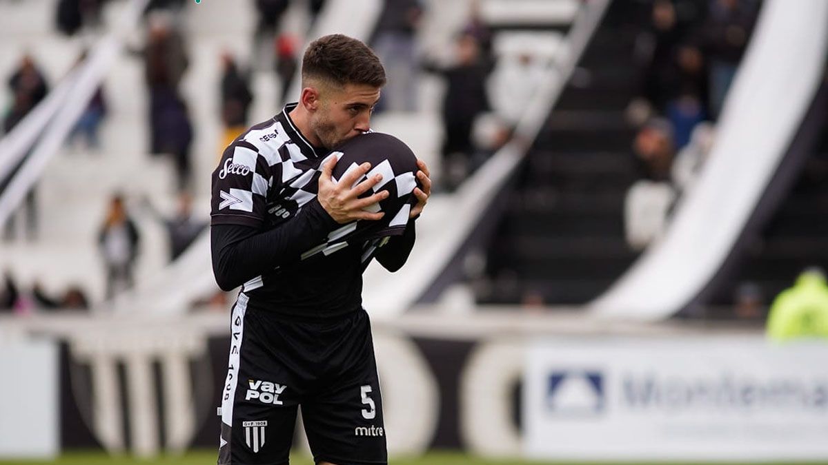 Antonio fue el autor del gol decisivo. Antonio fue el autor del gol decisivo.