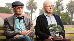El Método Kominsky es una serie de Netflix que tiene tres temporadas