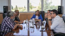Además de Esther Sánchez, rectora de la UNCuyo, y la secretaria general de Conadu Histórica, Francisca Staiti, también participaron de la reunión los secretarios Julio Aguirre (Académica) y Juan Pablo Cebrelli (Bienestar), y el secretario adjunto del gremio docente, Oscar Vallejos.