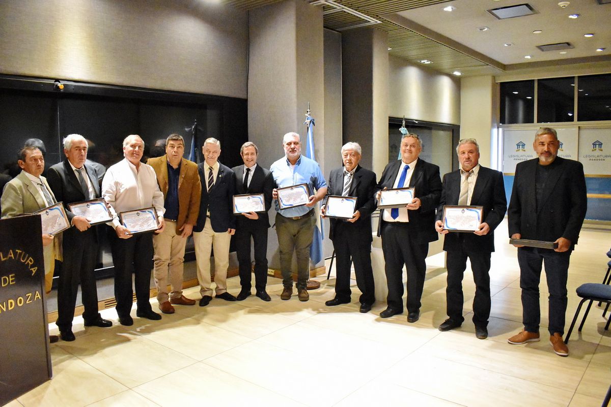 Los mendocinos, soldados en 1982, distinguidios en la Legislatura.