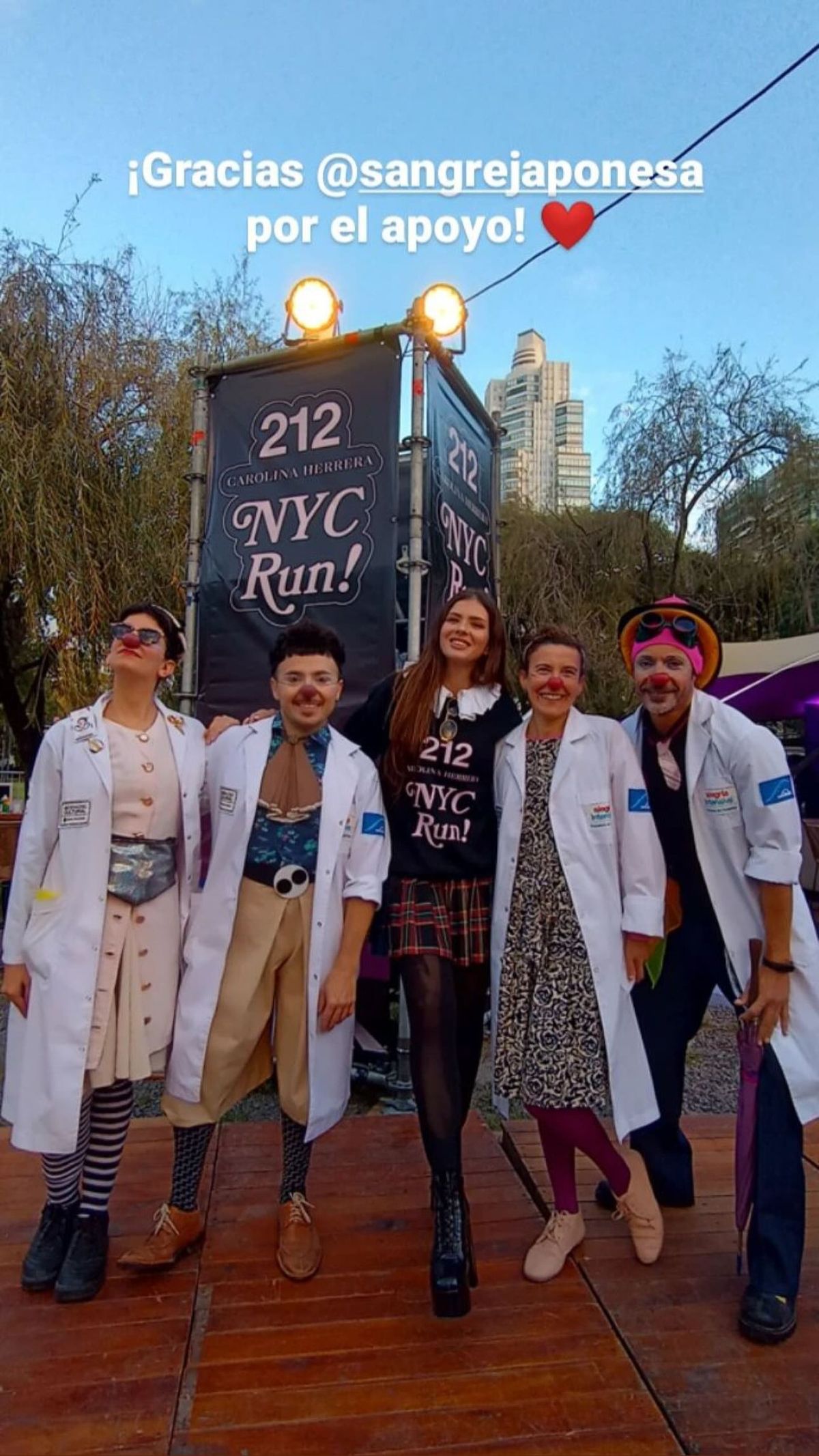 En plena maratón, la China Suárez confirma que el look Gossip Girl se lleva ultra XS. En plena maratón, la China Suárez confirma que el look Gossip Girl se lleva ultra XS.