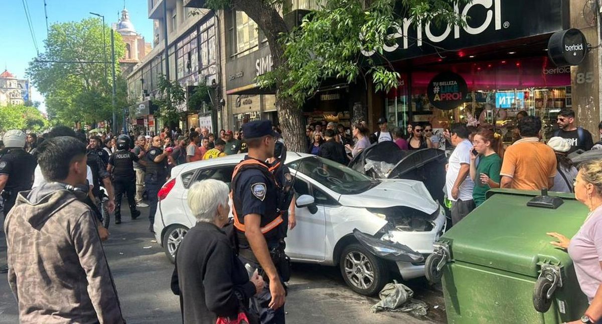 Hubo momentos de enorme desesperación por el accidente en Córdoba. Foto: gentileza Cadena 3. Hubo momentos de enorme desesperación por el accidente en Córdoba. Foto: gentileza Cadena 3.