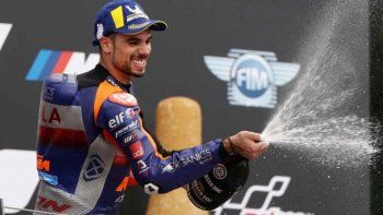 Miguel Oliveira ganó en la última curva y puso al rojo vivo el campeonato de MotoGP