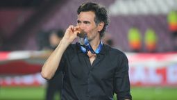 Domínguez suma tres títulos como DT