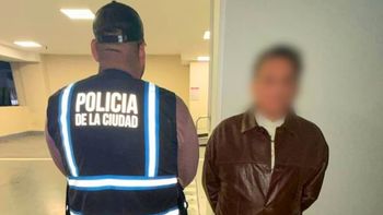 Cayó el falso rengo: simulaba estar herido para entrar a hospitales y robar Cayó el falso rengo: simulaba estar herido para entrar a hospitales y robar