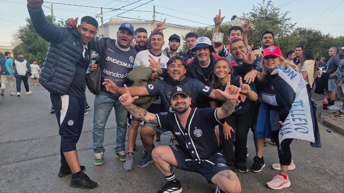 En la Gloria, por la Gloria: los hinchas de Independiente Rivadavia copan Alta Córdoba