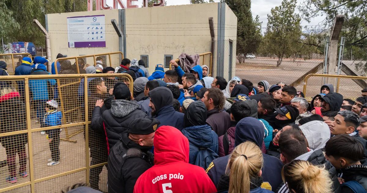 La reventa de entradas a especatáculos deportivos, en particular el fútbol, sería legal de aprobarse la Ley de Bases y Puntos de Partida para la Libertad de los Argentinos.