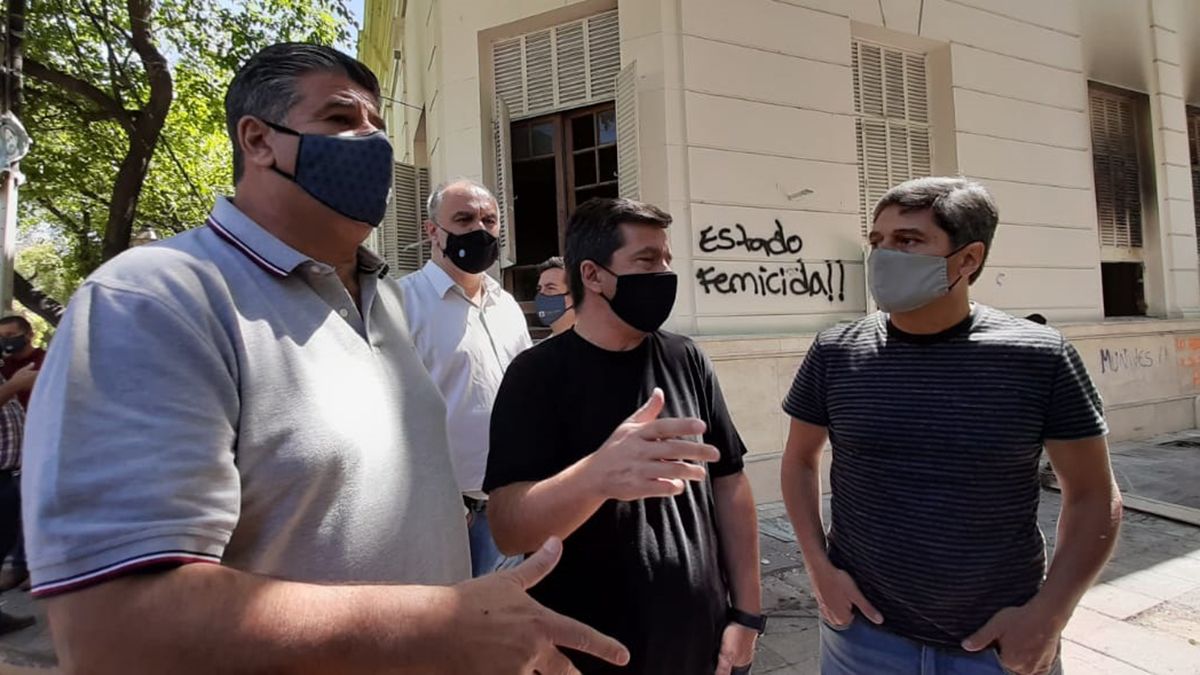 Abed y el Presidente de Diputados, Lombardi, evaluaron los destrozos en el edificio de la Legislatura.