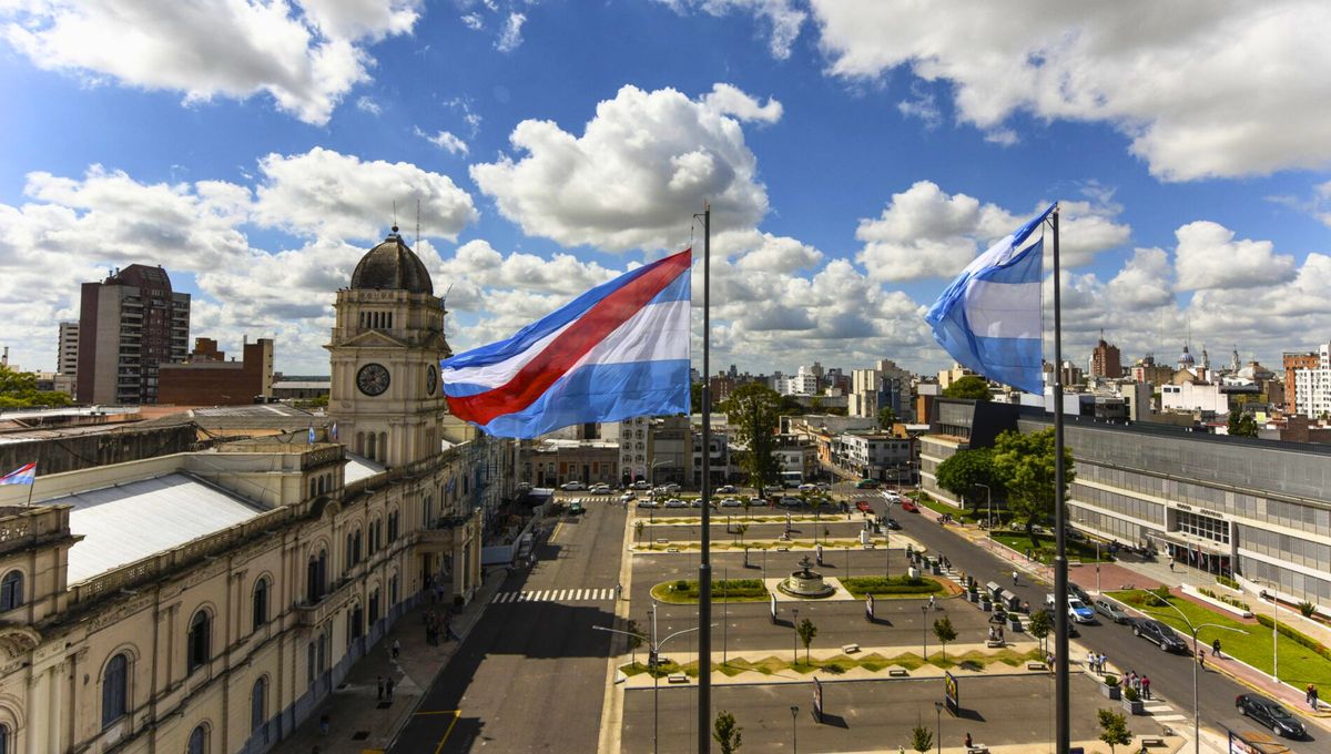 Fue la bandera de la efímera y parcialmente independiente República de Entre Ríos y también de la Liga Federal. Fue la bandera de la efímera y parcialmente independiente República de Entre Ríos y también de la Liga Federal.
