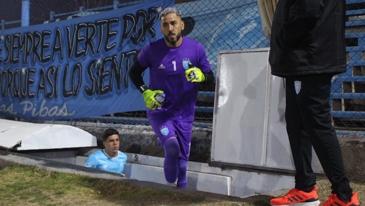 Maximiliano Díaz le transmite seguridad al arco de Gutiérrez Sport Club.