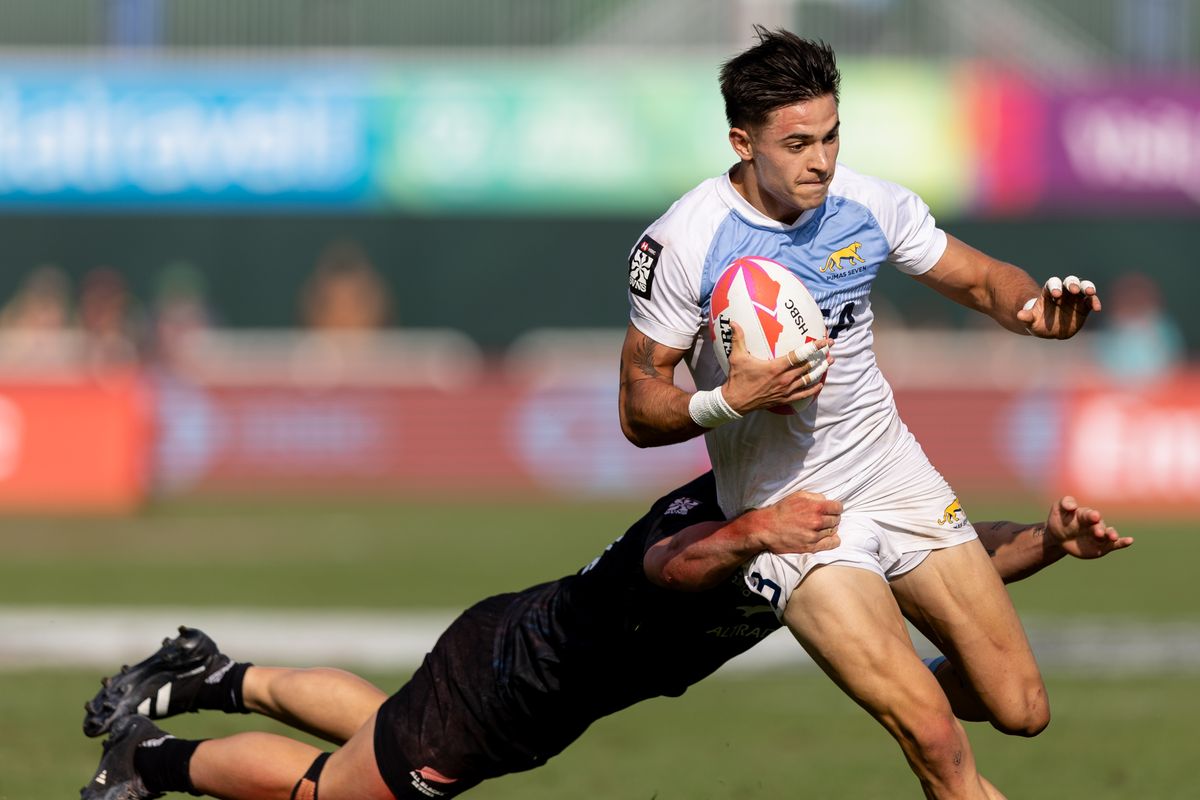 Los Pumas 7s arrancaron con todo el renovado circuito mundial de seven y se metieron en la final de Dubai.