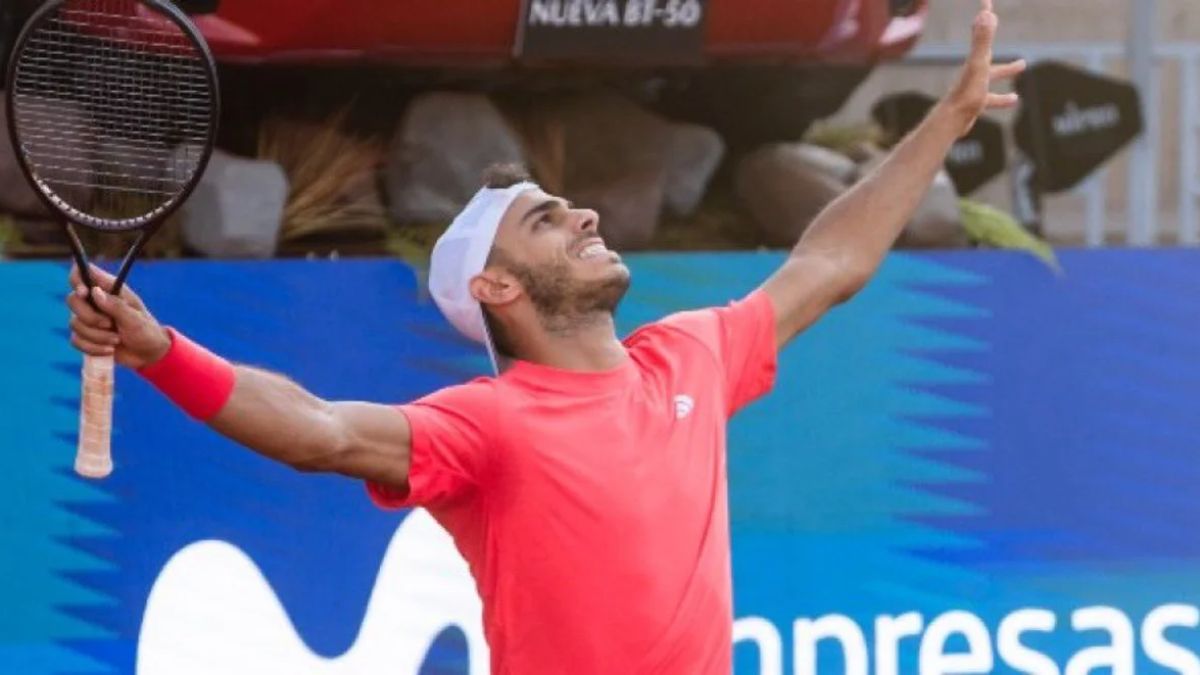 Francisco Cerúndolo le dio vuelta el partido a Tomás Etcheverry y se metió en las semifinales del ATP 250 de Santiago de Chile.